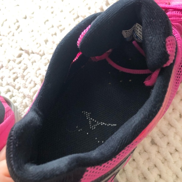 Mizuno wave lightning RX2 court shoes - Picture 7 of 8